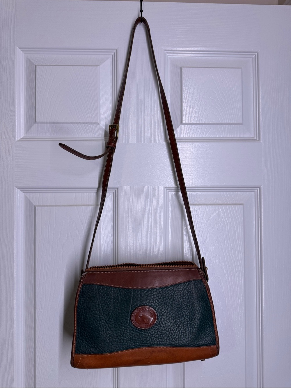 Vintage Authentic Dooney and Bourke Green Pebbled Leather Crossbody